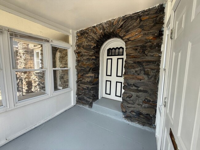Building Photo - 373 E Cliveden St