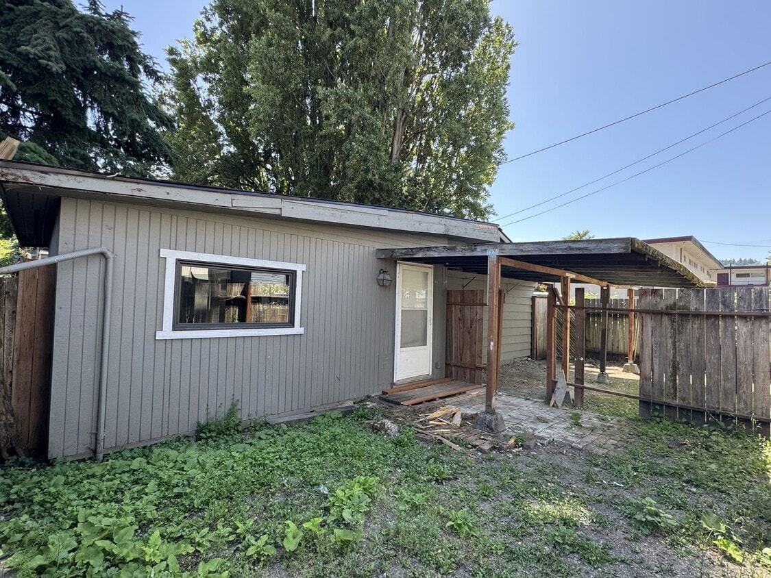 Primary Photo - 820 S Donovan St