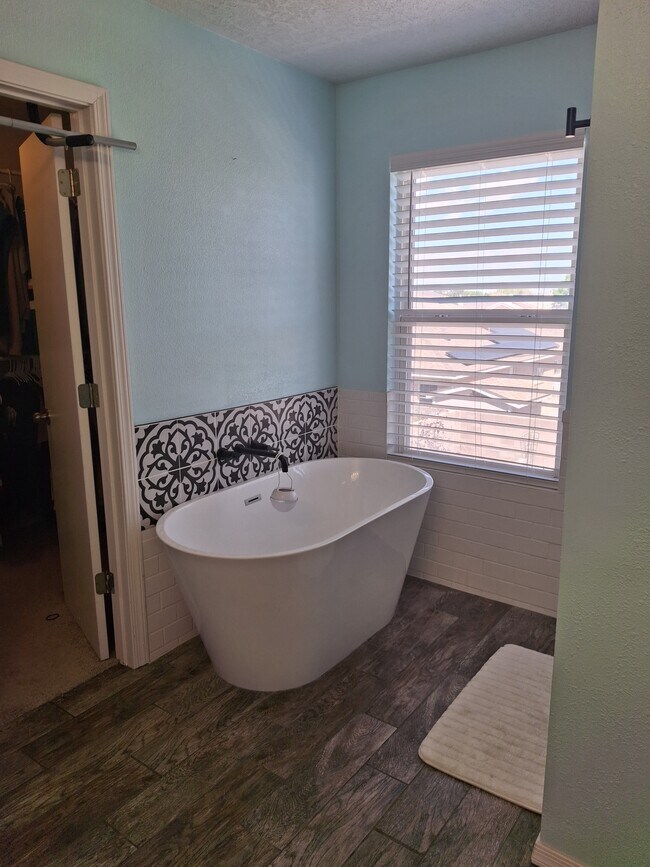 Foto del edificio - 9408 Calico Pl NW