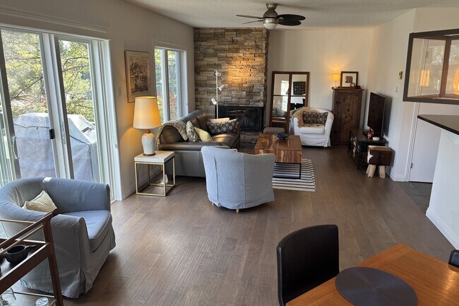 Photo du bâtiment - 826 Suncrest Cir