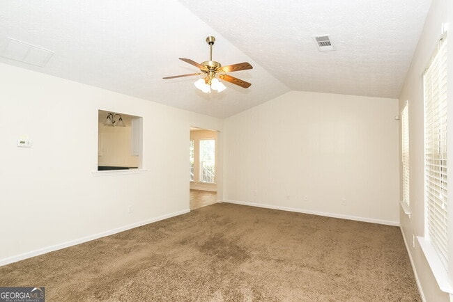 Building Photo - 43 Roxbury Ln