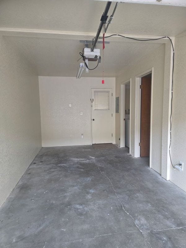 Building Photo - 420 Dela Vina Ave