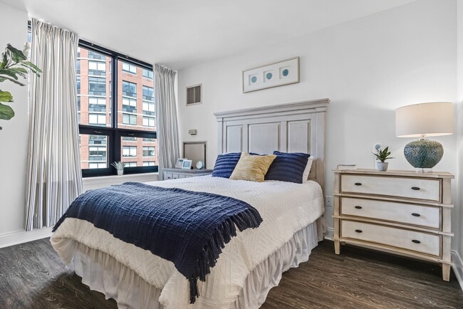 Bedroom - Battery Park by Sunrise