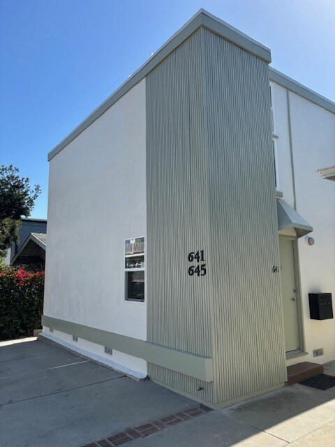 Building Photo - 641 Loma Dr