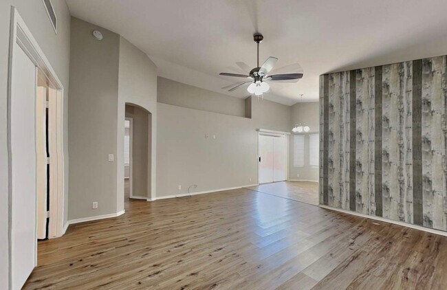 Foto del edificio - 11007 N 59th Dr