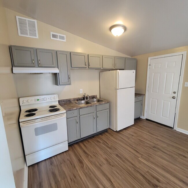 Building Photo - West Indy 3BR House ready to LEASE!