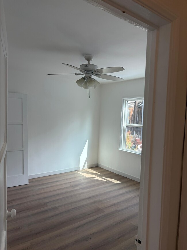 Foto del edificio - 2212 Fox Hills Dr