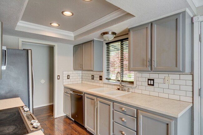 Foto del edificio - 4 bedroom 2 bath home