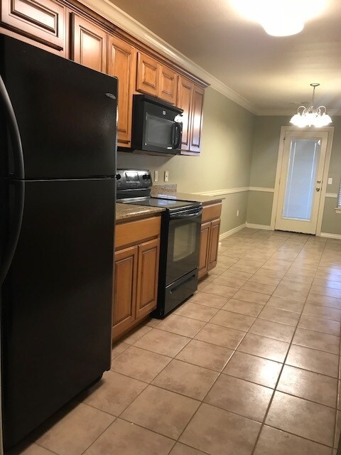 Foto del edificio - 884 Oakwood Ct