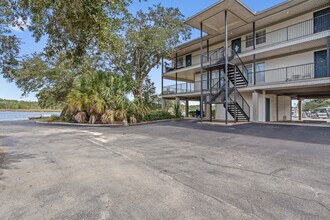 Building Photo - 3230 Cumberland Rd