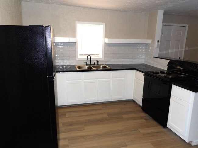 Foto del edificio - 316 NW Columbia Ave