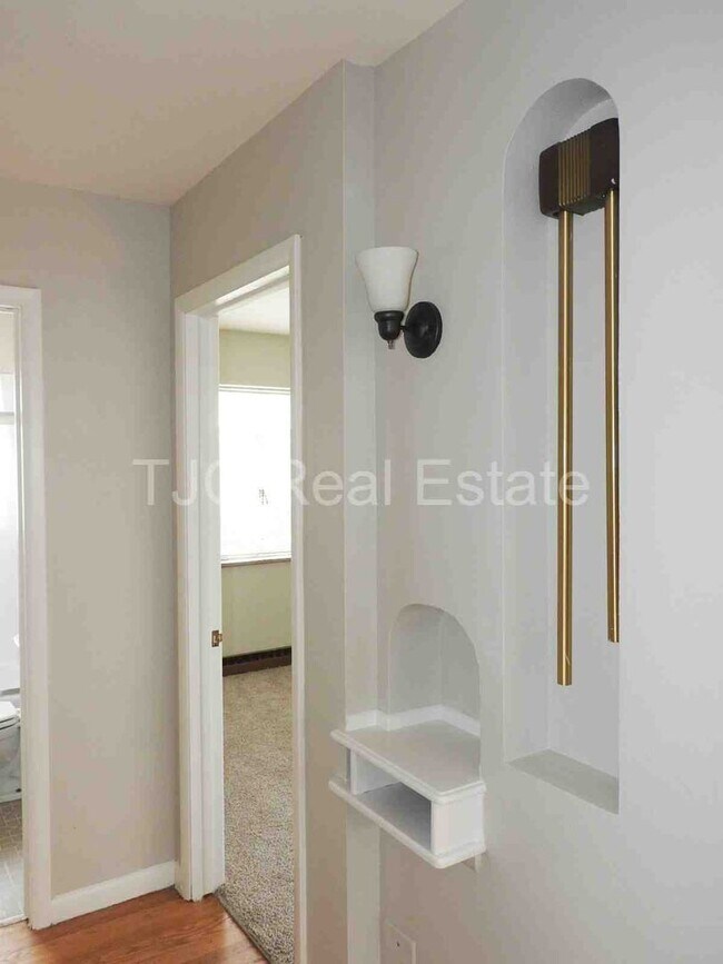 Foto del edificio - DU Home for Rent!  Upper Unit Available.