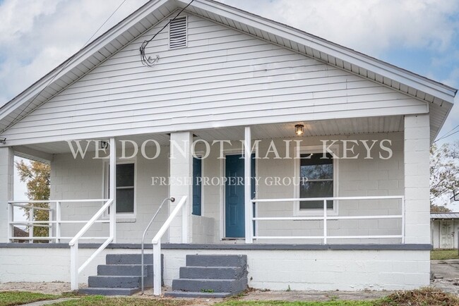 Building Photo - 1504 Coleman St SE
