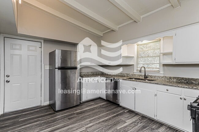 Foto del edificio - 4121 Calhoun Dr