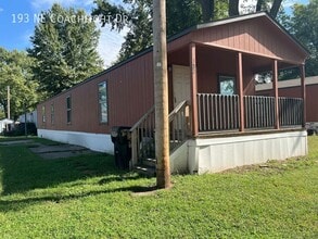 Building Photo - 193 Coachlight Dr