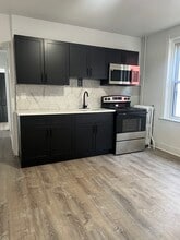 Building Photo - 305 E 20th St