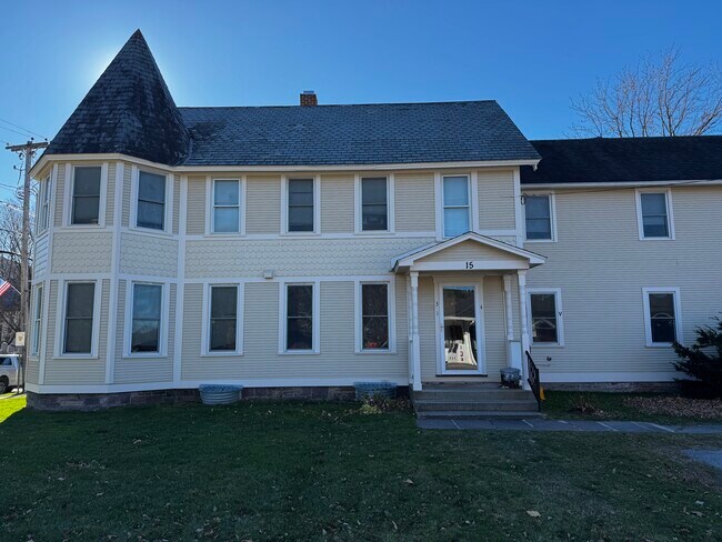 Foto del edificio - 15 Railroad St