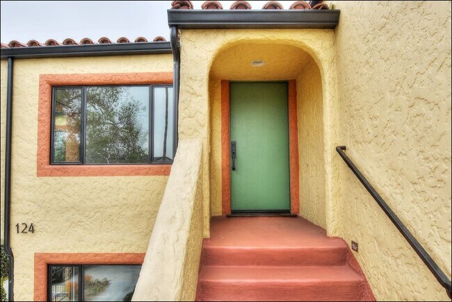 Building Photo - 122 N HARPER Ave