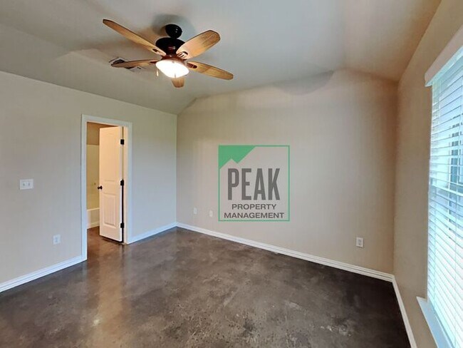 Building Photo - Beautiful Home + Stress Free Utility Set Up!