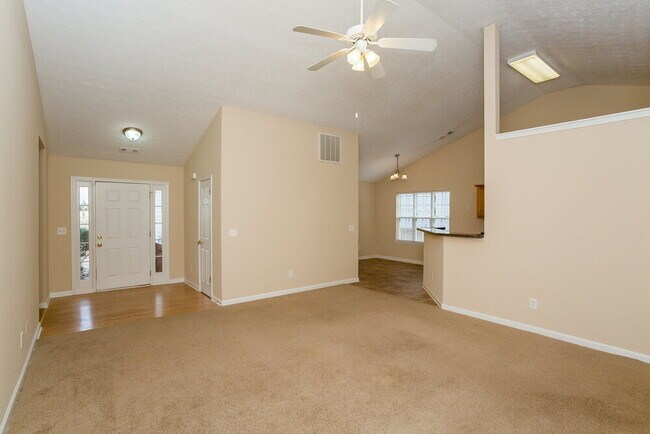 Foto del edificio - 325 Grover Turner Way