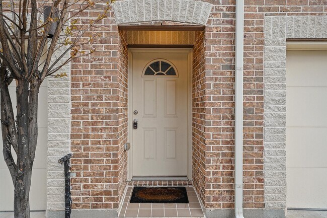 Building Photo - 2710 Hullsmith Dr