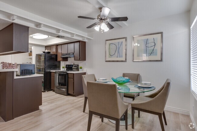 2BR, 2BA - 1,107SF - Dining Room/Kitchen - Glen at Mesa