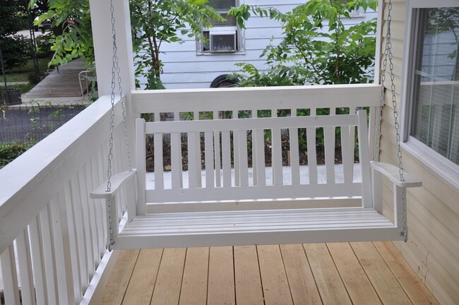 Photo - Big Brown - Walk to UK Pre-Leasing Now  Fa... House