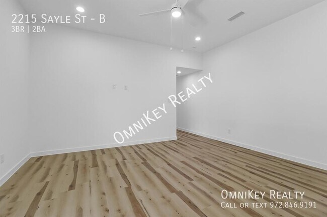 Building Photo - 2215 Sayle St