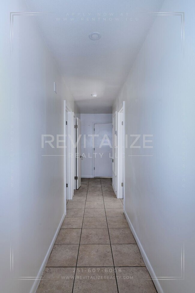 Foto del edificio - Spacious 4-Bed 2-Bath Brick Home in West Mobile