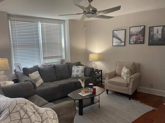 Living room - 109 W Allen St