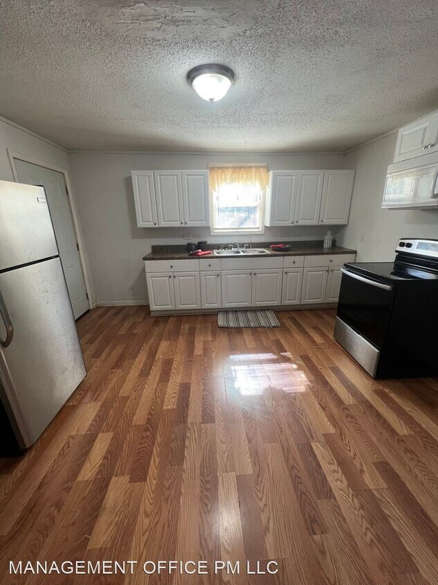 Primary Photo - 3 br, 2 bath House - 302 N Pryor St