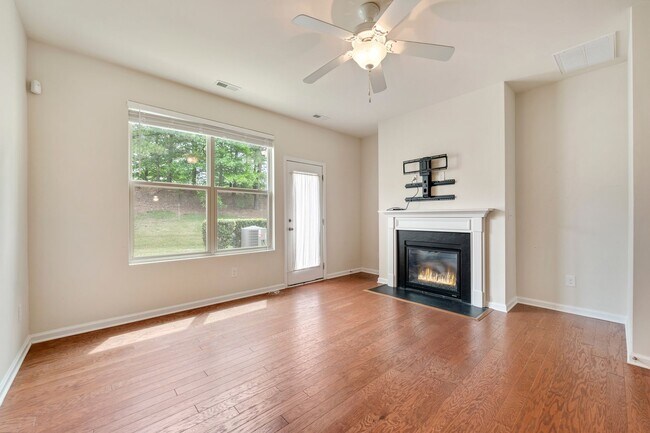 Foto del edificio - Wonderful Thompson Ridge townhome!