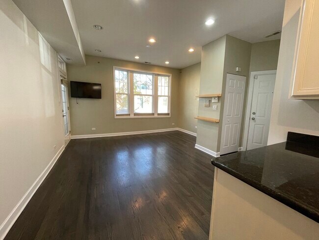 Building Photo - 2010 N Spaulding Ave