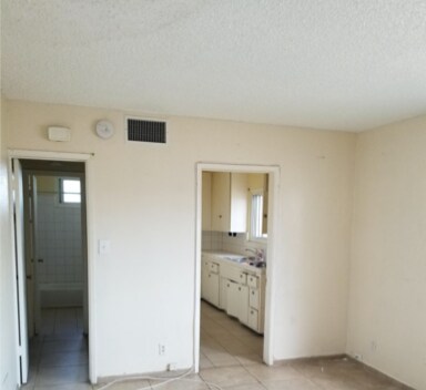Building Photo - 339 S Inglewood Ave