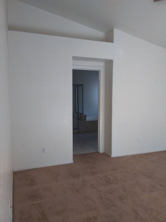 Building Photo - Green Valley Ranch