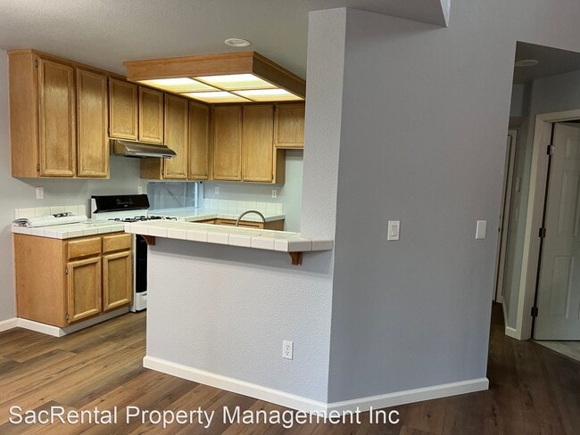 Building Photo - 3 br, 2.5 bath House - 9408 Fox Den Court