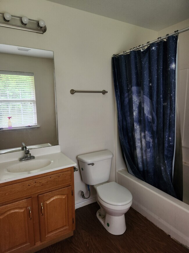 Building Photo - 1215 Collins Rd