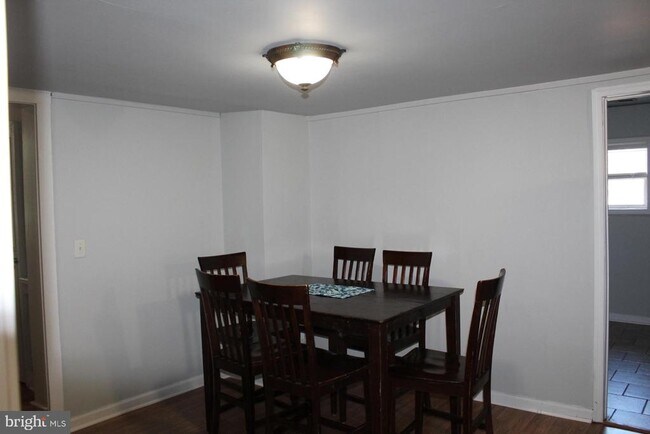 Building Photo - 116 Greenbank Rd