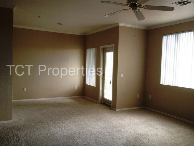Building Photo - Luxury Riverwalk Condo in Ideal Location!!!