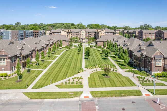 Whether looking for a house or apartment, you can find something in Aksarben-Elmwood Park.
