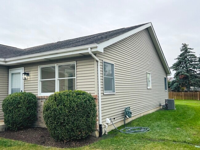 Foto del edificio - 109 Ravinia Dr