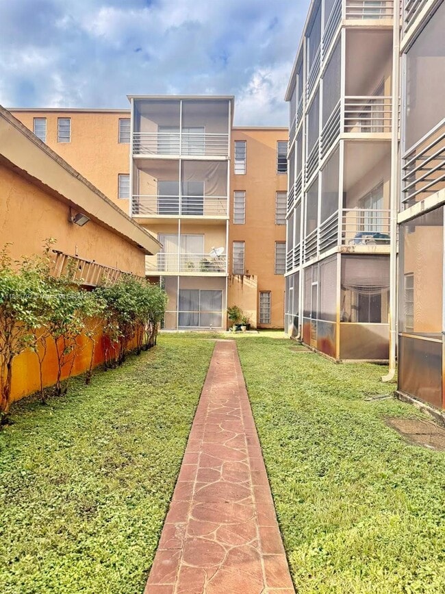 Foto del edificio - 4848 NW 24th Ct