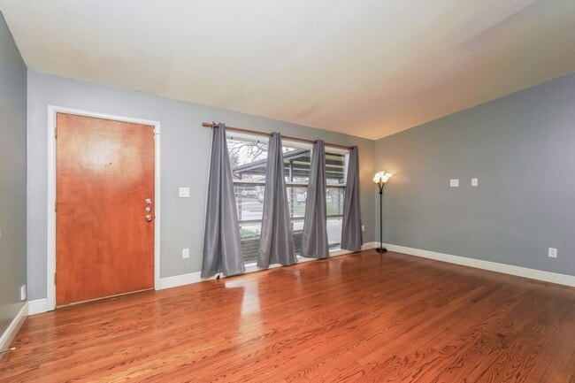 Building Photo - Two Bedroom home located in Central San Antonio