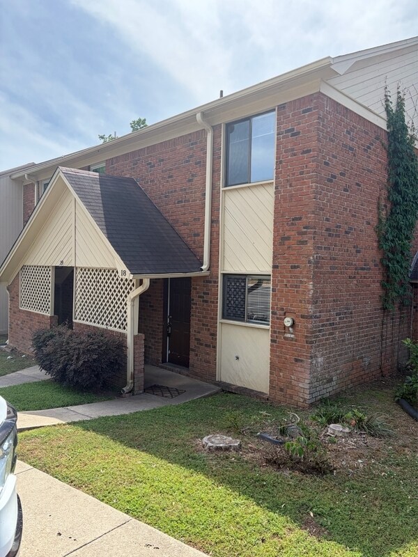 Building Photo - 3207 Shamrock St