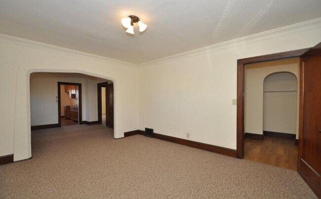 Foto del edificio - 2419 Taylor Ave