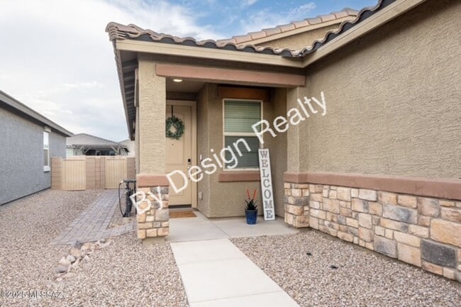 Building Photo - Beautifully Upgraded 4 - Bedroom 2 - Bath ...