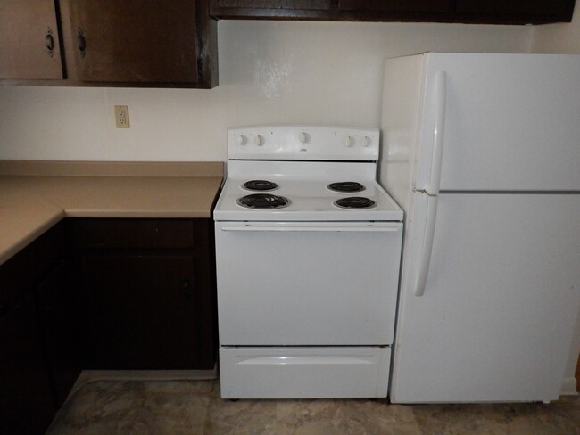 Building Photo - 40 Deerfield Ct