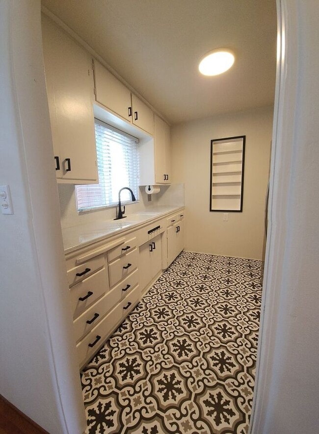 Building Photo - 4715 Biona Dr