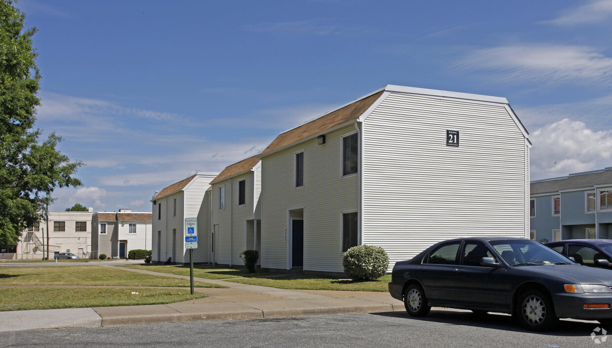 Foto del edificio - Newport Harbour Apartments