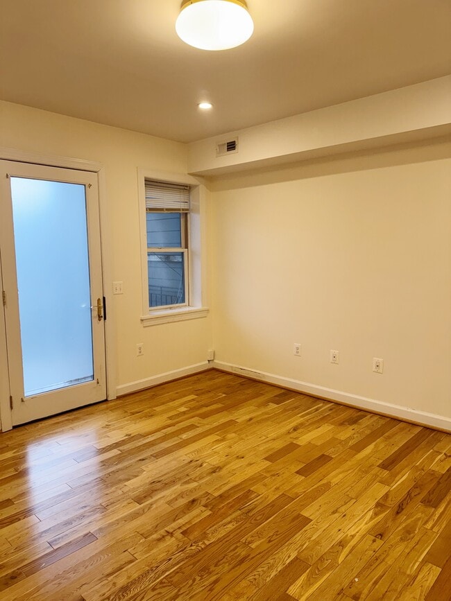 Foto del edificio - 2242 Ontario Rd NW